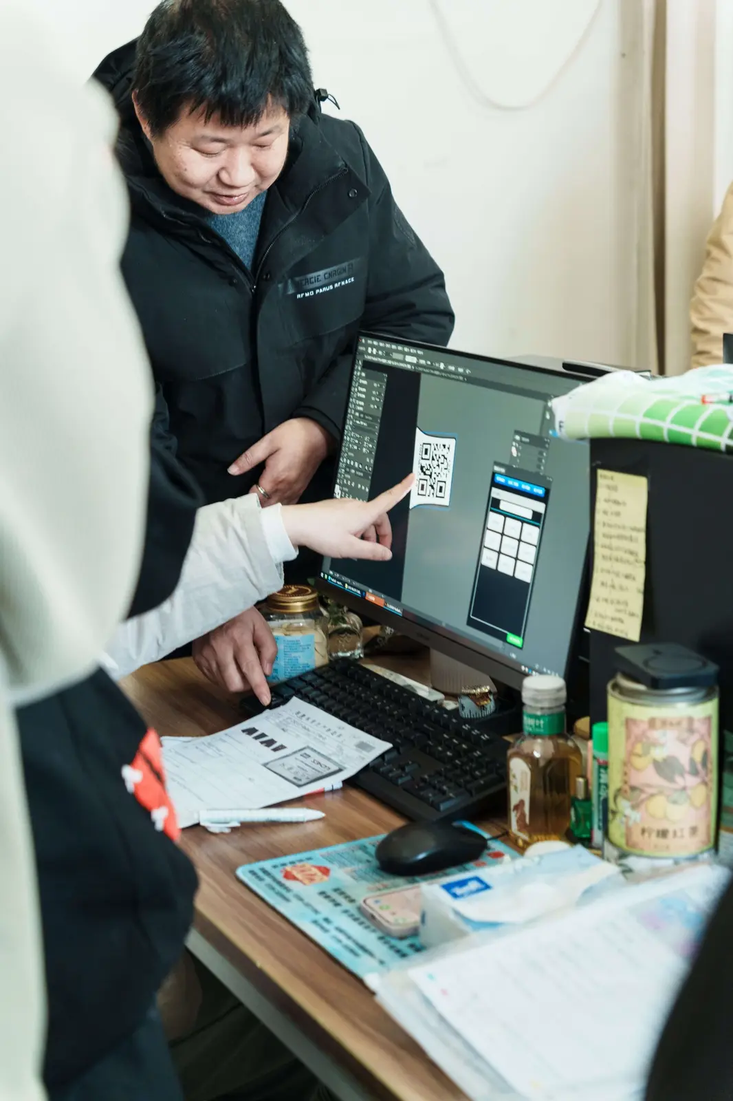 TONTON team confirming custom product design requirements