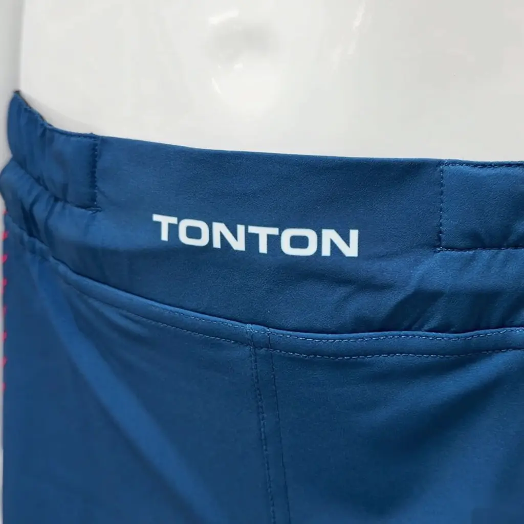 Tagless printed label and reinforced waistband stitching detail